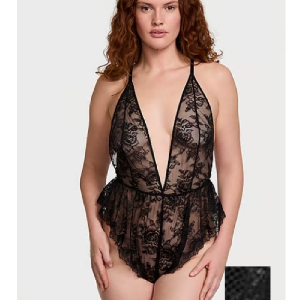Victoria’s Secret very Sexy Rose Lace Plunge Flutter Romper black size XS